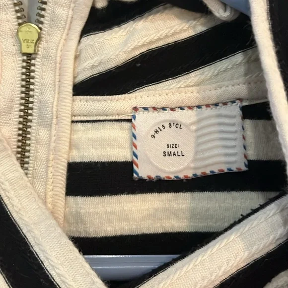 Anthropologie cute striped top
Very good preowned condition - Picture 2 of 4